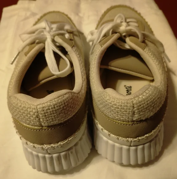 Shoes - Picture 2 of 7